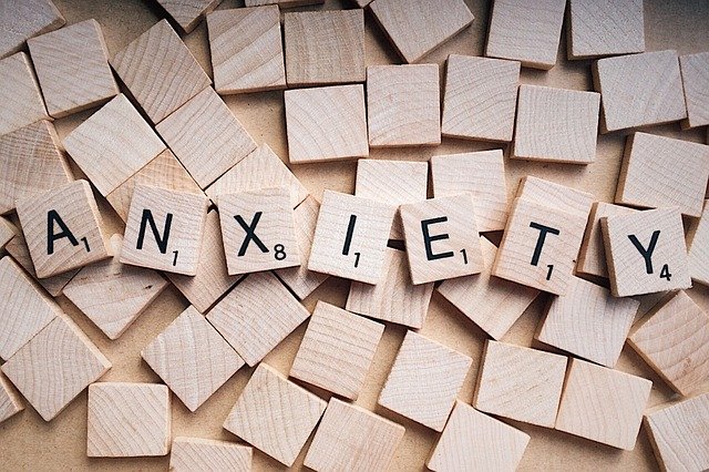 How does anxiety affect the brain