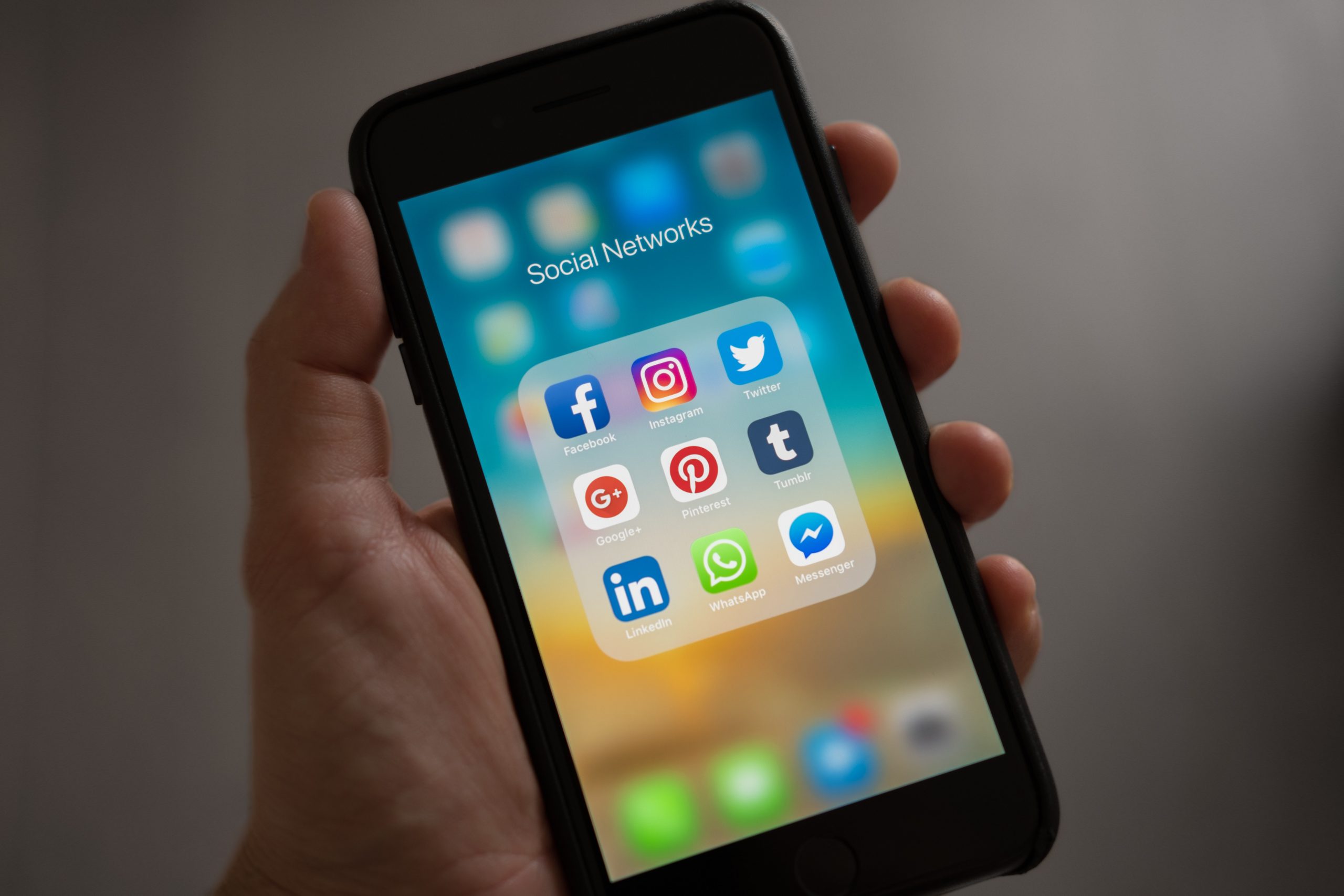 How Social Media Usage Sneakily Affects Your Memory pexels-tracy-le-blanc-607812